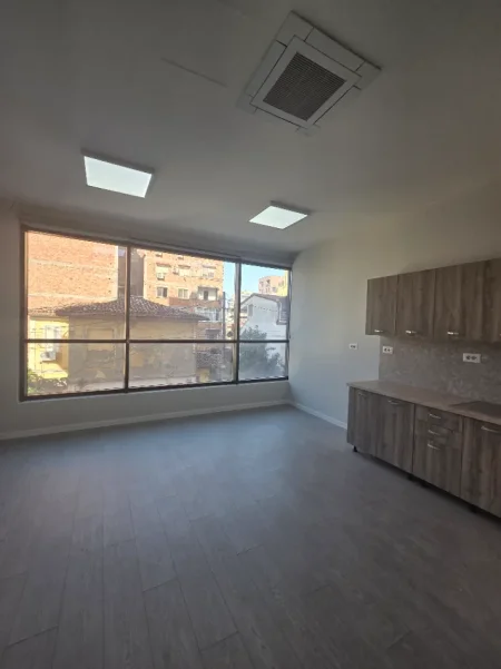 Tirane, jepet me qera apartament Kati 2, 104 m² 500000 leke (Hoxha Tasim)