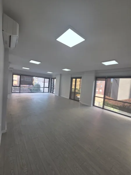 Tirane, jepet me qera apartament Kati 2, 104 m² 500000 leke (Hoxha Tasim)