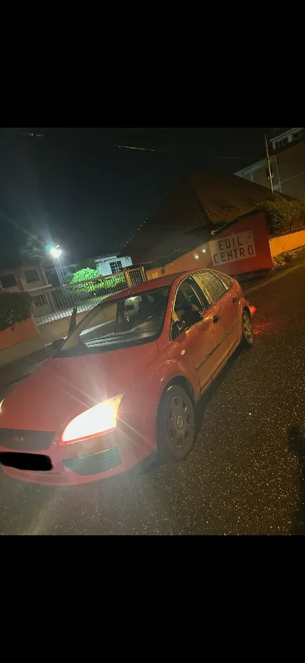 Tirane, shitet makine Ford Focus 2005 Benzin+Gaz, e kuqe 2.300 €