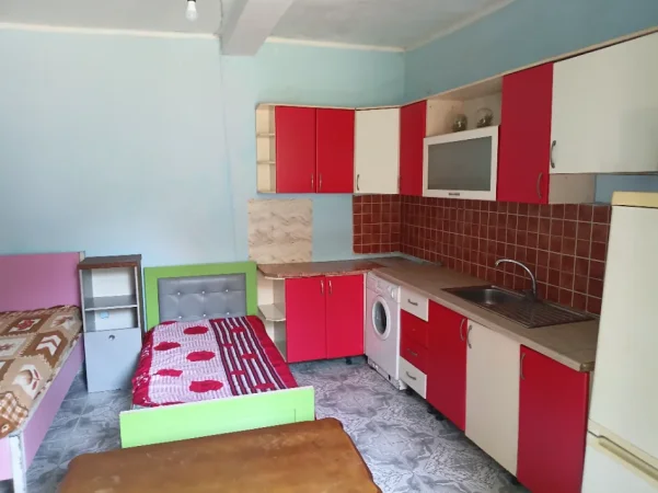 Tirane, jepet me qera garsonier 1+1 Kati 1, 25 m² 250 € (Stefe curani)