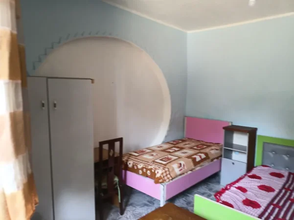 Tirane, jepet me qera garsonier 1+1 Kati 1, 25 m² 250 € (Stefe curani)