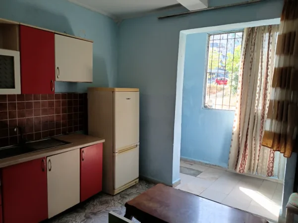 Tirane, jepet me qera garsonier 1+1 Kati 1, 25 m² 250 € (Stefe curani)