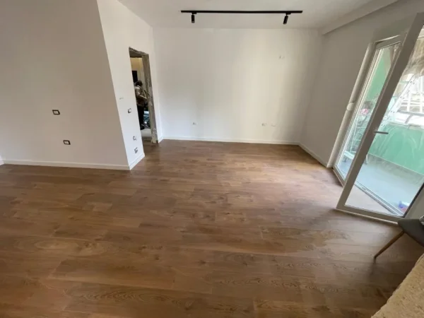Tirane, jepet me qera apartament 1+1 Kati 3, 67 m² 1.000 € (Air Albania Stadium)