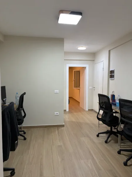 Tirane, jepet me qera nga Pronari, pa-komision zyre Kati 0, 2 m² 550 € (Rr Abdyl Frasheri)
