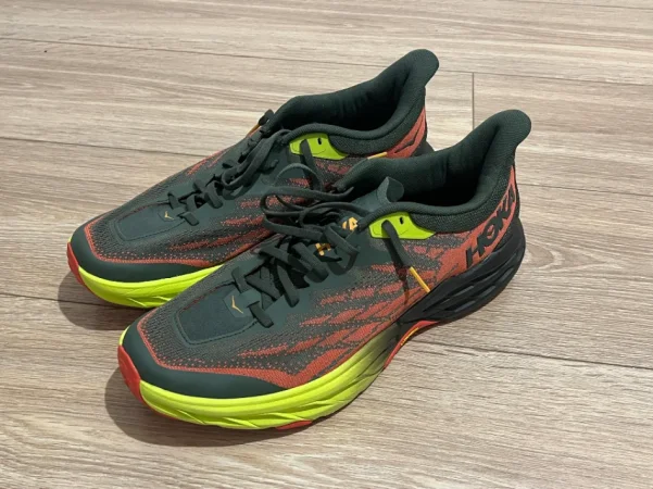 Tirane, shes Atlete Hoka 97 €