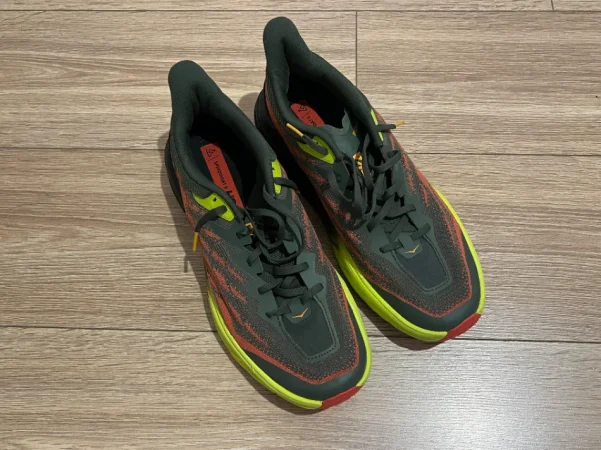 Tirane, shes Atlete Hoka 97 €