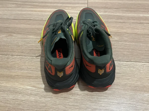 Tirane, shes Atlete Hoka 97 €