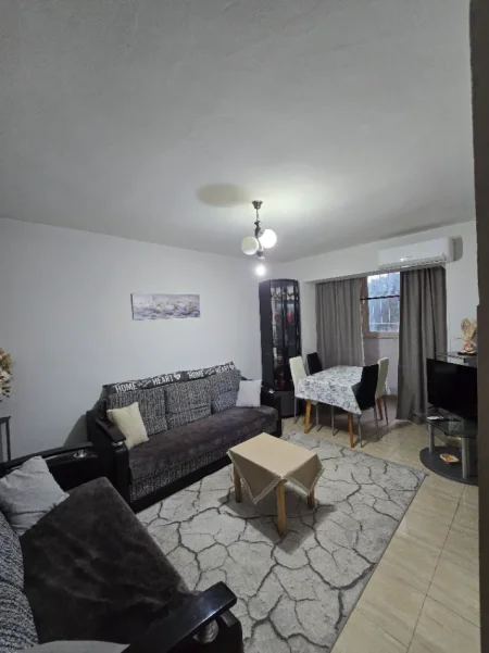 Tirane, jepet me qera apartament 1+1 Kati 2, 50 m² 400 € (Irfan Tomini)