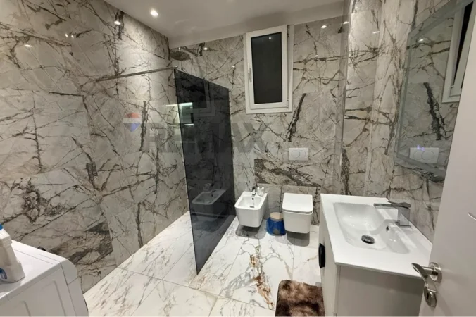 Tirane, jepet me qera apartament , 82 m² 750 € 