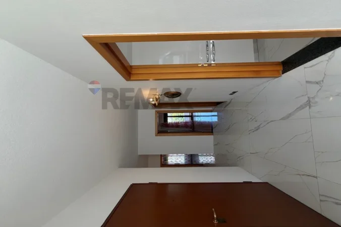Tirane, jepet me qera apartament , 200 m² 1.300 € 