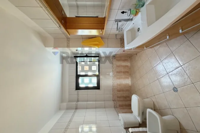 Tirane, jepet me qera apartament , 200 m² 1.300 € 