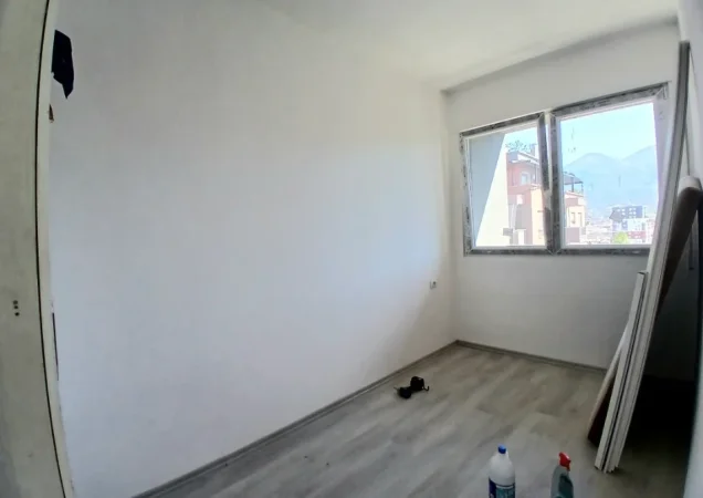 Tirane, jepet me qera apartament 1+1+Ballkon Kati 7, 55 m² 400 € (Inerti)