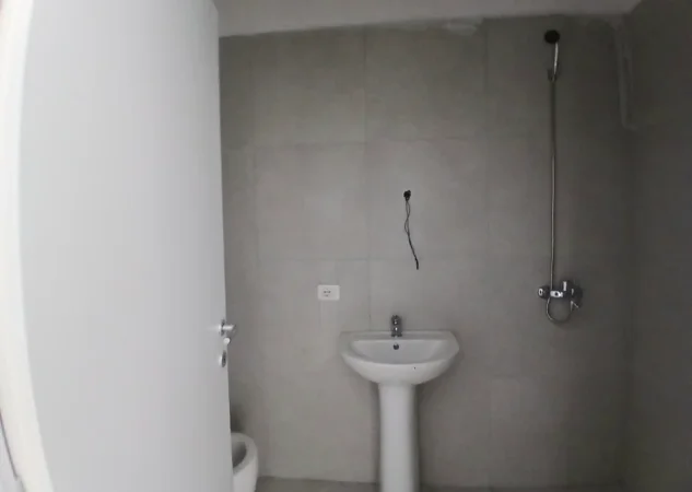 Tirane, jepet me qera apartament 1+1+Ballkon Kati 7, 55 m² 400 € (Inerti)