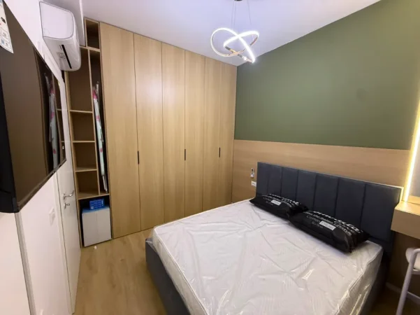 🏡 ME QIRA | Apartament Premium 1+1 📍 Kompleksi Kadiu 2 📐 Sipërfaqe: 65 m² 🏢 Kati: 6 🚿 Tualet me dritare 💰 Çmimi: 48,000 Lekë/Muaj