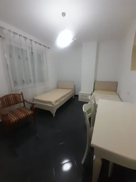 Tirane, jepet me qera apartament 2+1+Ballkon Kati 2, 103 m² 450 € (Rruga Thesarit, Fresk, Tiranë)