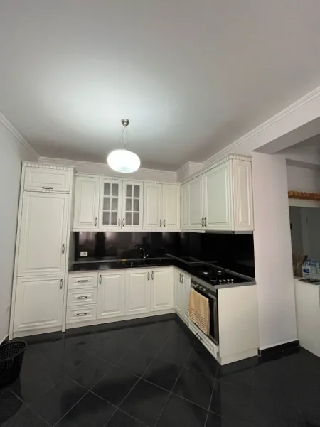 Tirane, jepet me qera apartament 2+1+Ballkon Kati 2, 103 m² 450 € (Rruga Thesarit, Fresk, Tiranë)