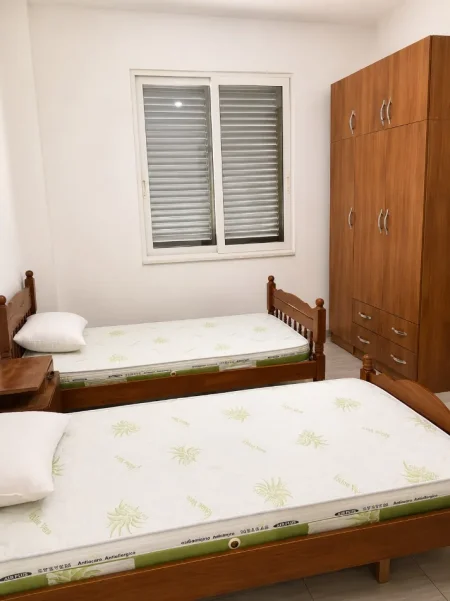 Tirane, jepet me qera apartament 2+1+Ballkon Kati 2, 110 m² 450 € (Rruga Njazi Meka)