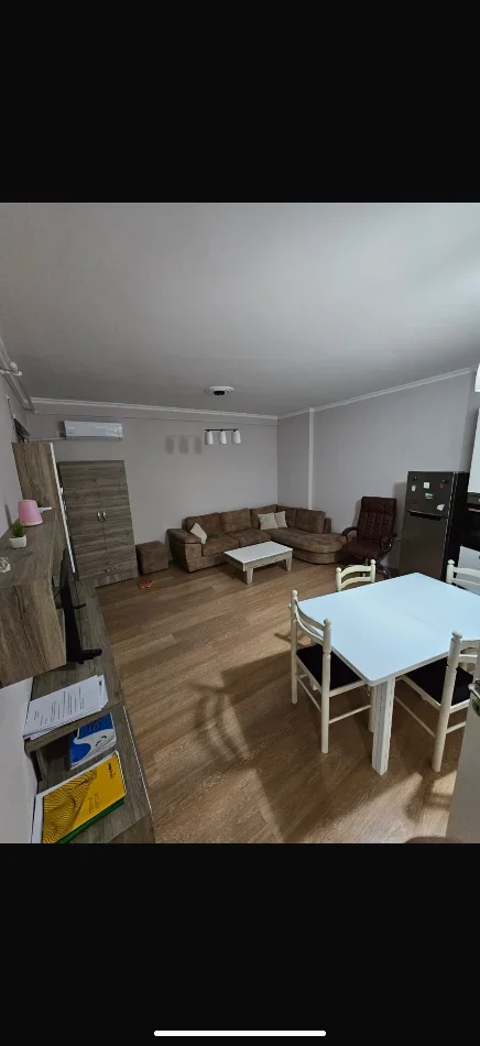 Tirane, jepet me qera apartament 1+1+Ballkon Kati 6, 74 m² 500 € (Rruga Teodor Keko)