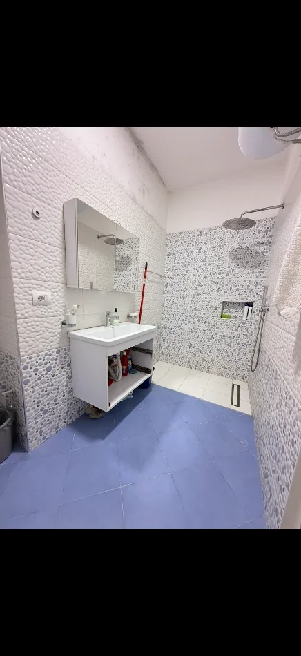 Tirane, jepet me qera apartament 1+1+Ballkon Kati 6, 74 m² 500 € (Rruga Teodor Keko)