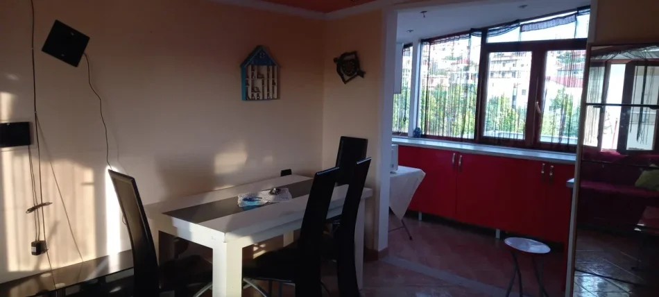 Tirane, jepet me qera apartament 2+1 Kati 3, 90 m² 380 € (Shkozë)