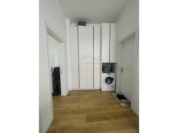 Tirane, shitet apartament 1+1 Kati 1, 80 m² 180.000 € (Shkolla e Kuqe)