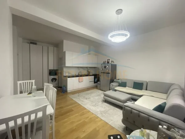 Tirane, shitet apartament 1+1 Kati 1, 80 m² 180.000 € (Shkolla e Kuqe)