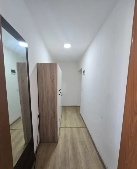 Tirane, jepet me qera apartament 1+1+Ballkon Kati 4, 38 m² 440 € (Oslo bar)
