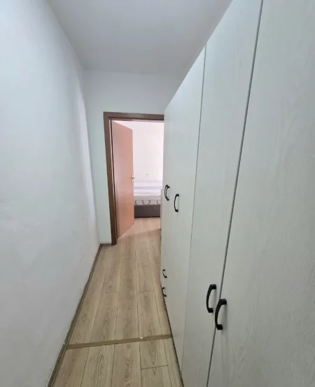 Tirane, jepet me qera apartament 1+1+Ballkon Kati 4, 38 m² 440 € (Oslo bar)