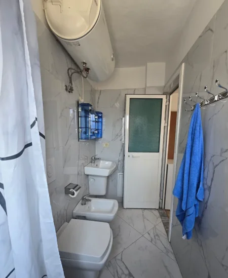 Tirane, jepet me qera apartament 1+1+Ballkon Kati 4, 38 m² 440 € (Oslo bar)