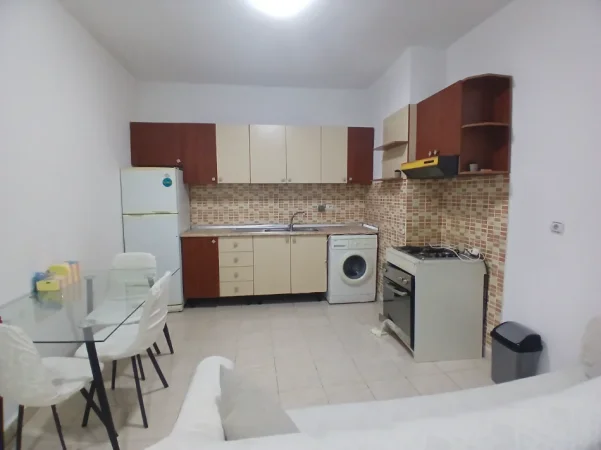 Tirane, jepet me qera apartament 2+1+Ballkon Kati 6, 80 m² 520 € (Viva Market)
