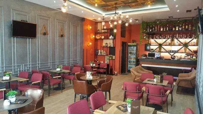Tirane, shitet dyqan Kati 0, 62 m² 110.000 € (fresku)
