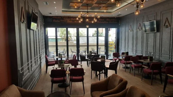 Tirane, shitet lokal Kati 0, 62 m² 110.000 € (fresku)