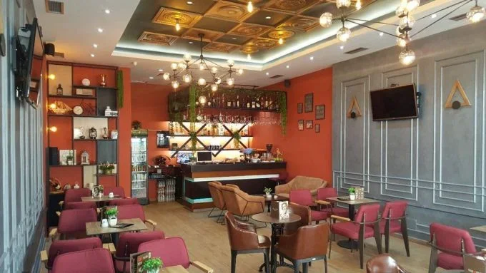 Tirane, shitet bar-kafe Kati 0, 62 m² 110.000 € (fresku)