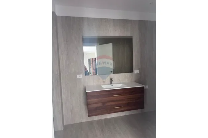 Tirane, jepet me qera apartament , 120 m² 700 € 