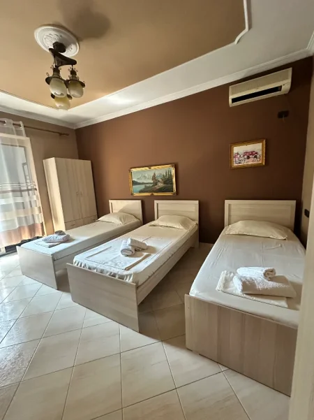 Tirane, jepet me qera nga Pronari, pa-komision shtepi 1+1 Kati 1, 80 m² 500 € (Jorgji Jorgoni)