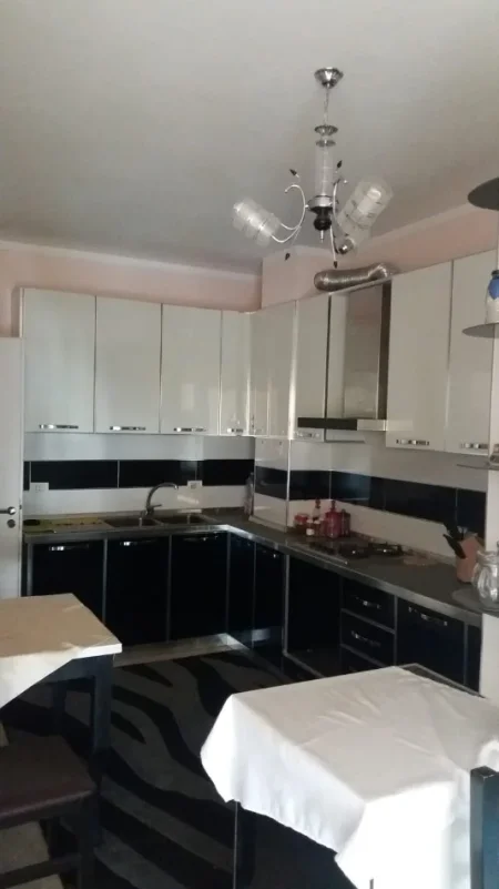 Tirane, jepet me qera apartament 2+1+Aneks+Ballkon Kati 5, 82 m² 500 € (Don Bosko)