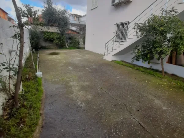 Tirane, jepet me qera Vile 1+1 , 400 € 