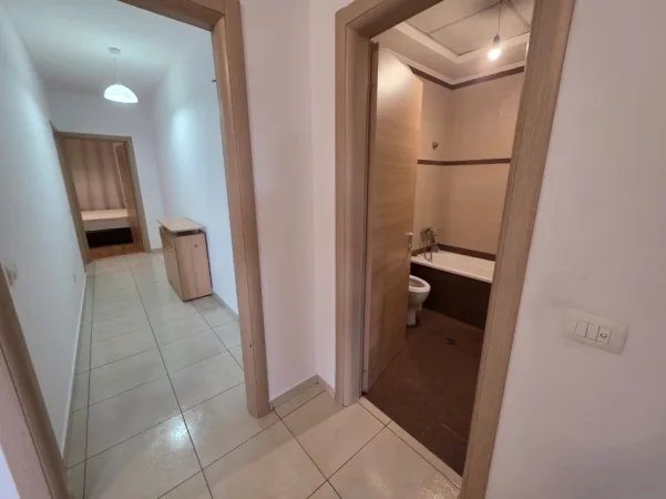Tirane, jepet me qera apartament 2+1 Kati 3, 100 m² 600 € (Don Bosko)