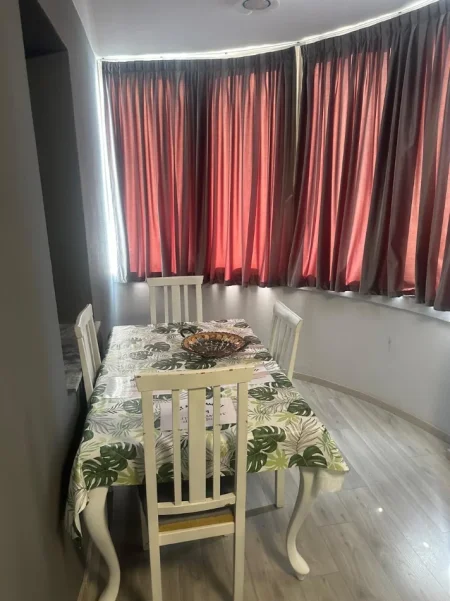 Tirane, jepet me qera apartament 2+1 Kati 3, 100 m² 700 € (Ambasada Amerikane)