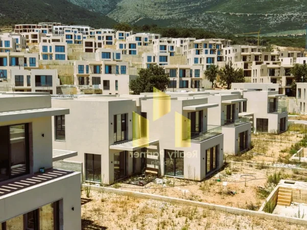 Himare, shitet Vile Vile 3 Katshe , 990 m² 1.400.000 € (Palase)