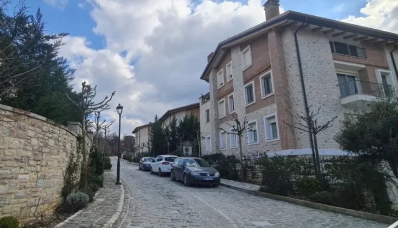 Tirane, jepet me qera Vile 4+1 Kati 2, 390 m² 5.999 € (Secret garden)