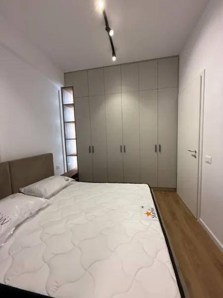 Tirane, jepet me qera apartament 1+1 Kati 5, 500 € 