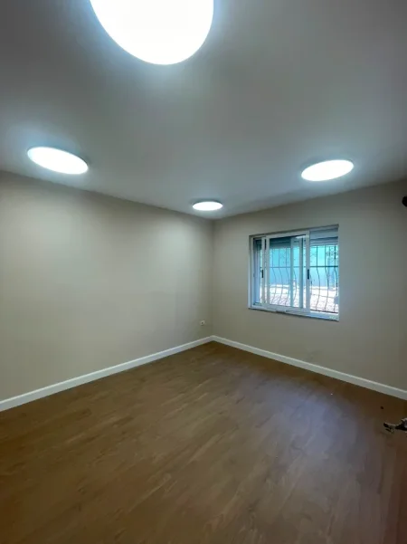 Tirane, jepet me qera nga Pronari, pa-komision zyre Kati 1, 110 m² 1.200 € (Rruga+Margarita+Tutulani.)
