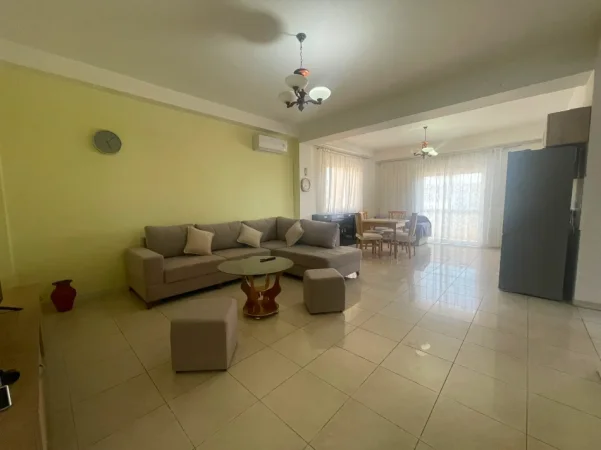 Tirane, jepet me qera apartament 2+1+Ballkon Kati 3, 120 m² 600 € (Rruga Bardhyl)