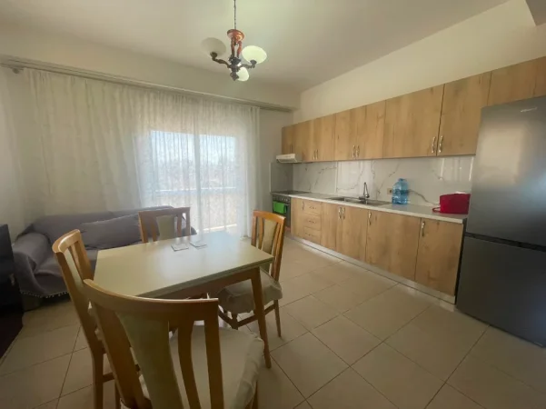 Tirane, jepet me qera apartament 2+1+Ballkon Kati 3, 120 m² 600 € (Rruga Bardhyl)