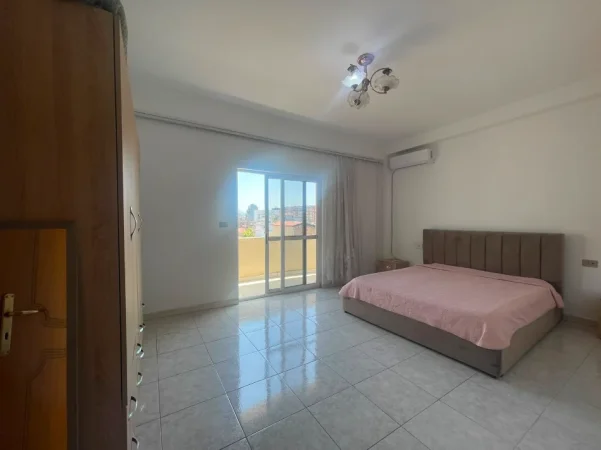 Tirane, jepet me qera apartament 2+1+Ballkon Kati 3, 120 m² 600 € (Rruga Bardhyl)