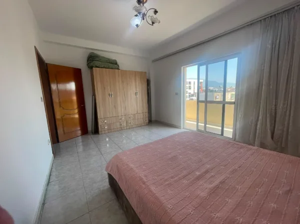 Tirane, jepet me qera apartament 2+1+Ballkon Kati 3, 120 m² 600 € (Rruga Bardhyl)