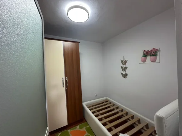 Tirane, jepet me qera Vile 2+1 Kati 1, 100 m² 500 € (Xhamlliku)