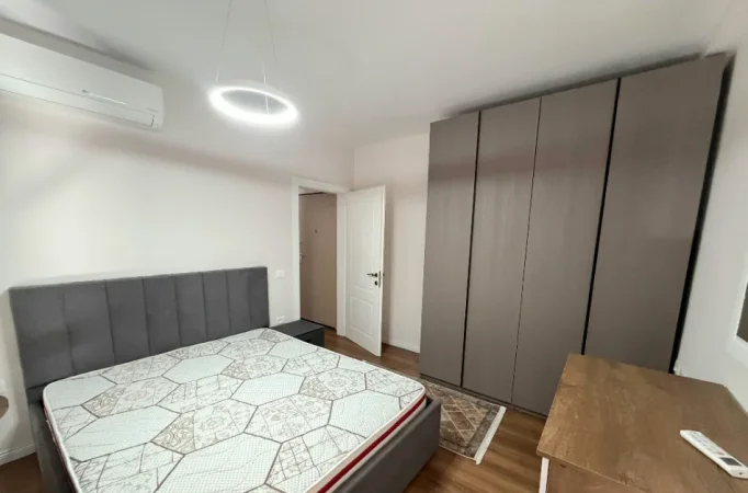 Tirane, jepet me qera apartament 2+1+Ballkon Kati 2, 80 m² 750 € (Barrikada)