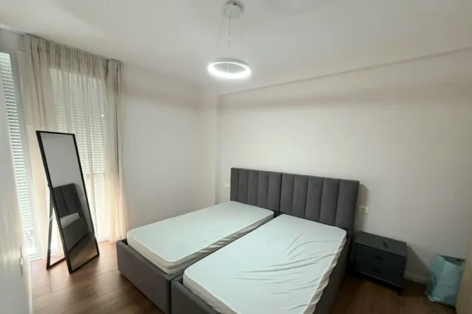 Tirane, jepet me qera apartament 2+1+Ballkon Kati 2, 80 m² 750 € (Barrikada)